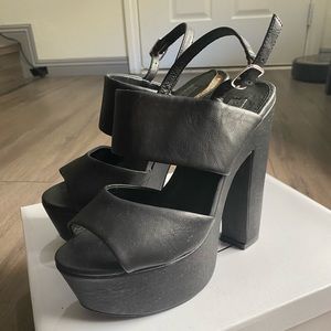 Steve Madden Wellthy Platform Sandal in Black